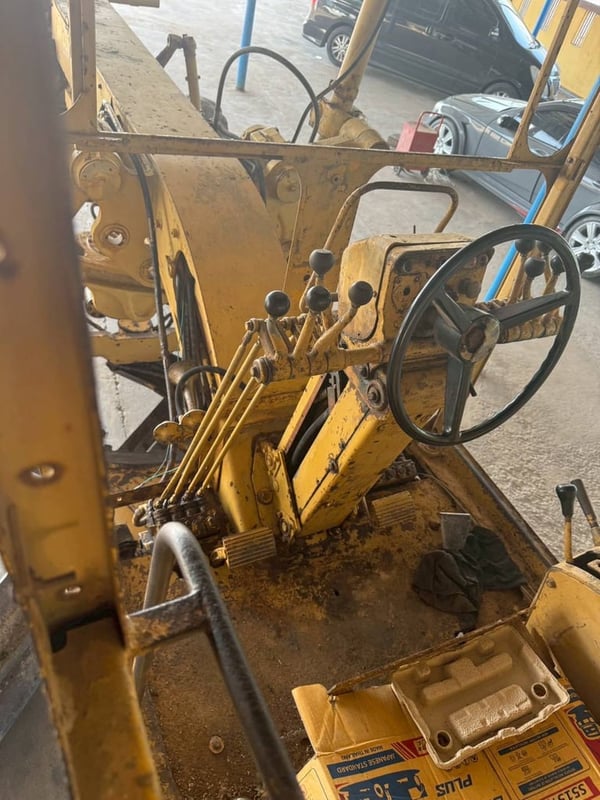 ขาย 580,000 รถเกรด CAT 12 G 61 M 6526 