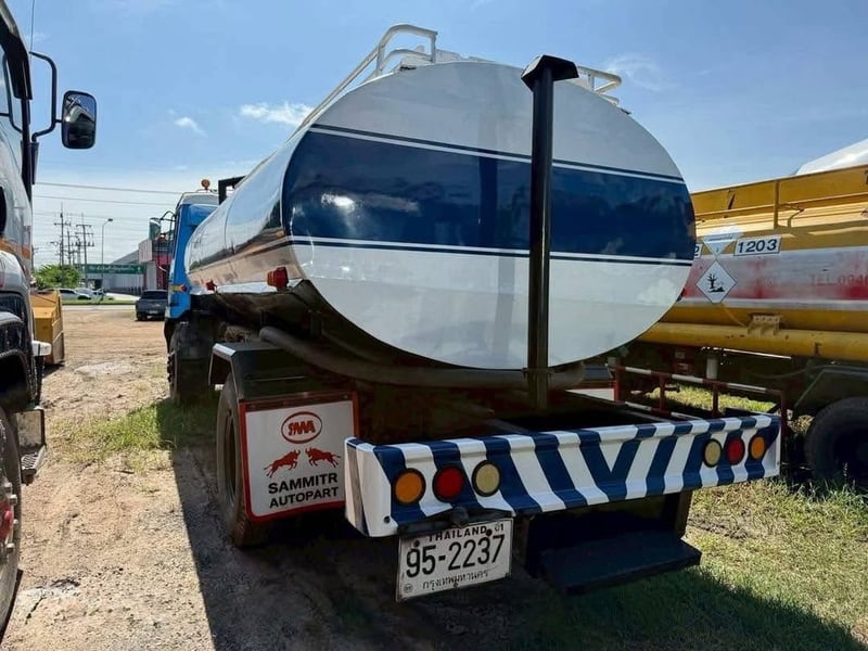 ขาย 490,000 รถ 6 ล้อบรรทุกน้ำ MITSUBISHI FUSO FP418J เครื่อง 225 แรง บรรจุน้ำ 8,000 ลิตร พร้อมระบบดูดน้ำ สเปรย์น้ำ พร้อมใช้ เครื่องดี ครัชซีสวย แอร์เย็น