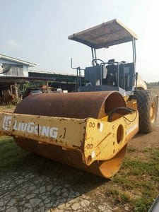 ขาย 495,000 รถบด 10 ตัน LIUGONG 610H เครื่องดี ปั้มสั่นสะเทือนแรง เอวแน่น ยางดี  2 เปลือก 2 เพลา หนามหุ้มเรียบ รถพร้อมใช้งาน เอกสารแจ้งจำหน่าย 