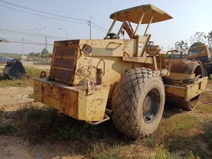 ขาย 595,000 รถบด 10 ตัน SAKAI 2 เพลา 2 เปลือกเรียบหุ้มหนาม เครื่องดีปั้มสั่นแรง เอวแน่น ยางดร รถพร้อมใช้ เล่มทะเบียนพร้อมโอน 