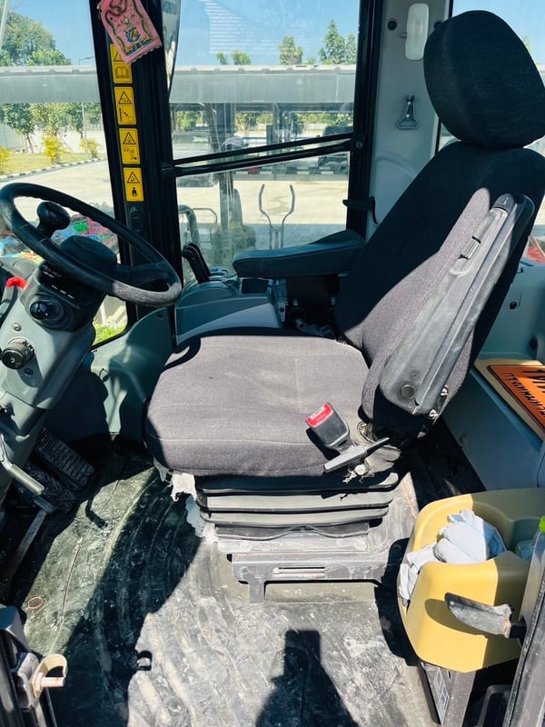 ขาย 2,650,000 รถตักใหม่ป้ายแดง HITACHI ZW 220 ซื้อรถใหม่ป้ายแดงมา ทำงานแค่ 1,780 ชม. ไม่ได้ใช้งาน สวยเหมือนใหม่ ขาย 2,650,000 รถตักใหม่ป้ายแดง HITACHI ZW 220 ซื้อรถใหม่ป้ายแดงมา ทำงานแค่ 1,780 ชม. ไม่ได้ใช้งาน สวยเหมือนใหม่