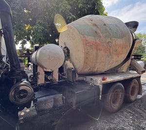 #ขายถูกด่วน 299,000  รถโม่ปูน 10 ล้อ 2 เพลา โม่ปูน 7Q Nissan Cwm430-230 แรง  -หัวบางเดิม ภายในครบ  -ยางดี แชสชีพอใช้   -เครื่อง PE6-230 แรง  -เอกสารเล่มทะเบียนพร้อมโอน สนใจติดต่อได้ครับ 090-772-3710 090-772-3708