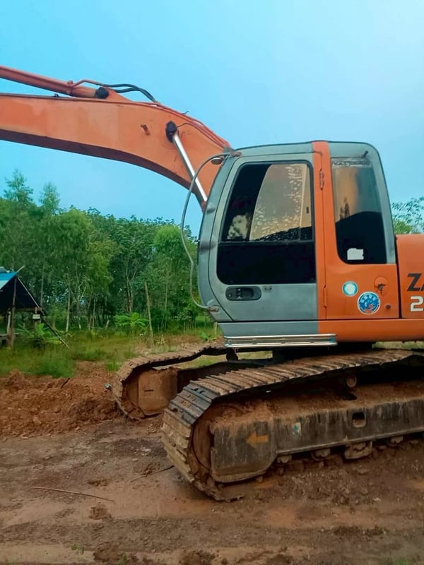 ขาย 490,000 HITACHI ZX 200-1 เล่มทะเบียน ไฟฟ้าครบ เครื่องดี ปั้มแรง เอวแน่น ช่วงล่างแน่น