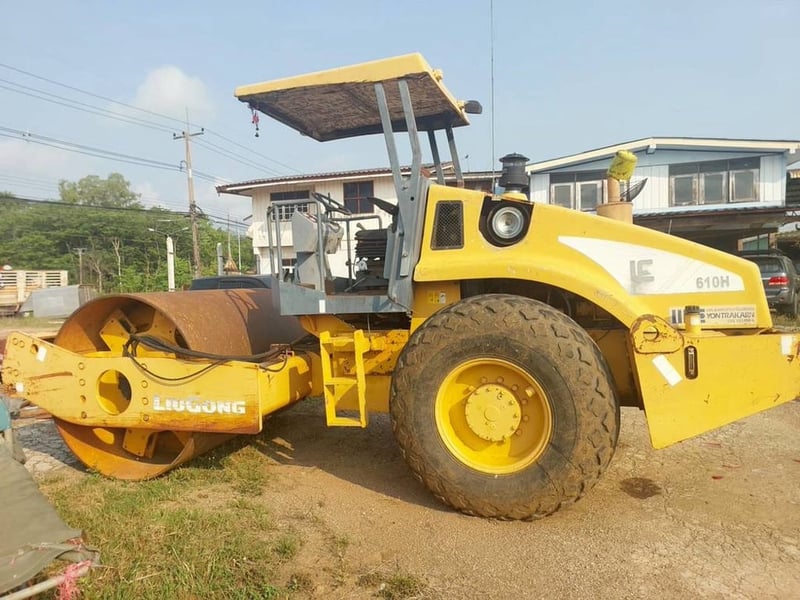 ขาย 495,000 รถบด 10 ตัน LIUGONG 610H เครื่องดี ปั้มสั่นสะเทือนแรง เอวแน่น ยางดี  2 เปลือก 2 เพลา หนามหุ้มเรียบ รถพร้อมใช้งาน เอกสารแจ้งจำหน่าย 