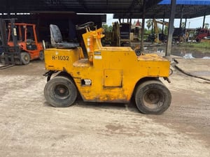 #ขายถูก 145,000 รถบด Sakai TS31 • น้ำหนักตัวเครื่อง: 2.8 ตัน • น้ำหนักรวม: 3.0 ตัน • กำลังเครื่องยนต์: 21.0 แรงม้า 