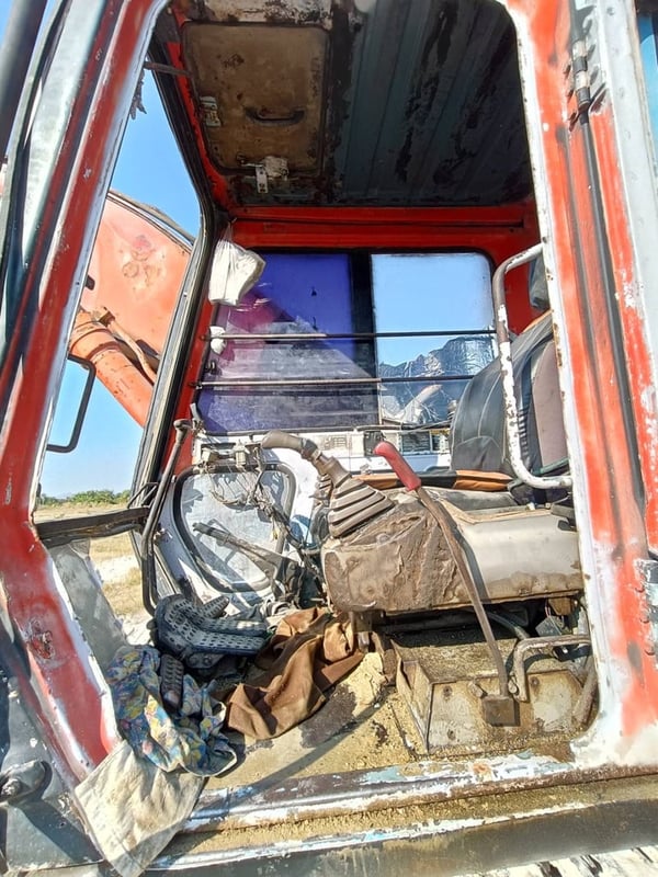 ขาย 180,000 รถแบคโฮ HITACHI EX 200-2 เครื่องดี ช่วงล่างดี