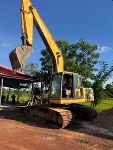 ขาย 550,000 KOMATSU pc 200-8 เล่มทะเบียนพร้อม ไฟฟ้าครบ เครื่องดี ปั้มแรง เอวแน่น ช่วงล่างเต็ม รถพร้อมใช้งาน สนใจติดต่อได้ครับ 090-772-3710 090-772-3708