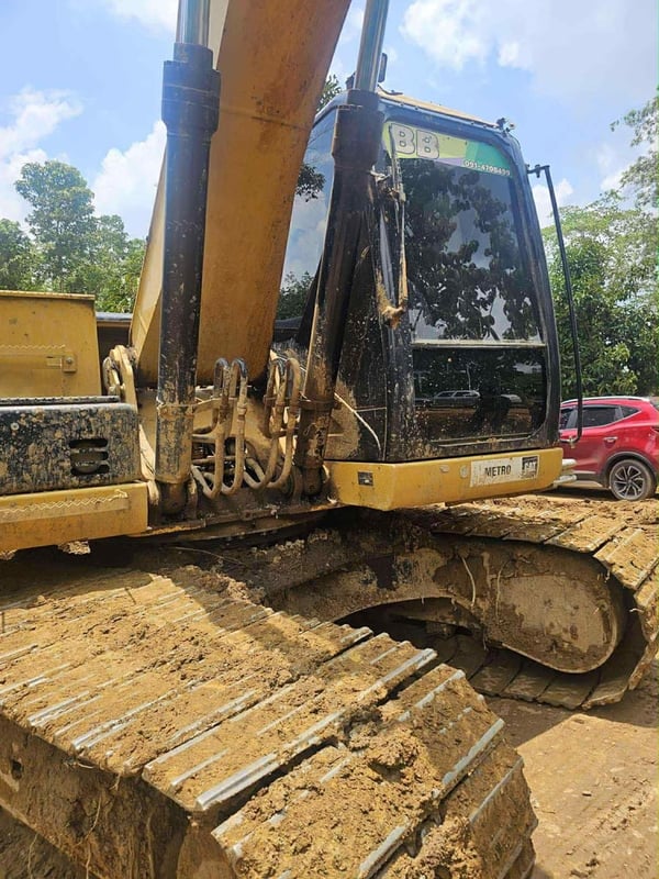 ขาย  790,000 CAT 320 D 2 GC เล่มทะเบียน ไฟฟ้าครบ เครื่องดี ปั้มแรง เอวแน่น ช่วงล่างเต็ม รถพร้อมใช้งาน สนใจติดต่อได้ครับ 090-772-3710 090-772-3708