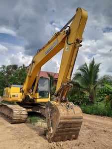 ขาย 495,000 KOMATSU pc 200-8 เล่มทะเบียน ไฟฟ้าครบ เครื่องดี ปั้มแรง เอวแน่น ช่วงล่างดี รถพร้อมใช้งาน 