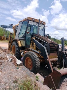 ขาย 195,000 รถตักหน้าหลังขุด CAT424D จอดนานทเอกสารมีขายตามสภาพ  สนใจติดต่อได้ครับ 090-772-3710 090-772-3708