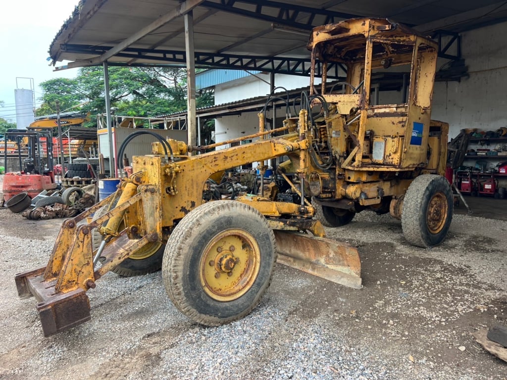 ขาย 120,000 รถเกรด KOMATSU GD22H1 เครื่องดี เกียร์แรง ปั้มยกแรง ยางดี ขาย 120,000 รถเกรด KOMATSU GD22H1 เครื่องดี เกียร์แรง ปั้มยกแรง ยางดี