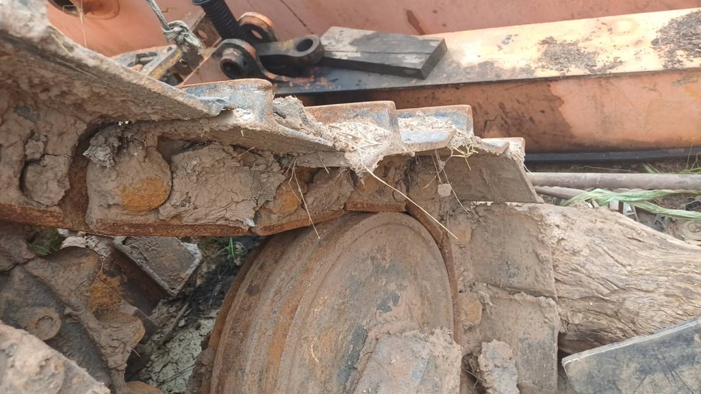 ขาย 395,000 รถแทรคเตอร์ CAT D 4 H เล่มทะเบียน เกียร์ตัดแรง เครื่องดี ช่วงล่างสวย รถพร้อมใช้งาน 