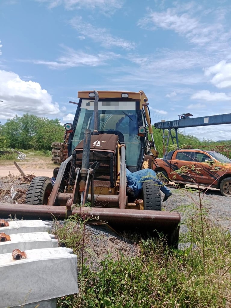 ขาย 195,000 รถตักหน้าหลังขุด CAT424D จอดนานทเอกสารมีขายตามสภาพ สนใจติดต่อได้ครับ 090-772-3710 090-772-3708 ขาย 195,000 รถตักหน้าหลังขุด CAT424D จอดนานทเอกสารมีขายตามสภาพ สนใจติดต่อได้ครับ 090-772-3710 090-772-3708