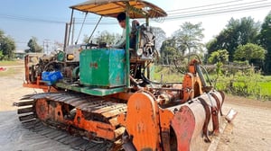 ขาย 145,000 รถตีดินขวัญใจชาวนา ตีนเป็ด เครื่องดีแรง  HINO HO7D ตัวเดิน 10 โซ่ใบสวย ช่วงล่างสวย รถพร้อมใช้งาน