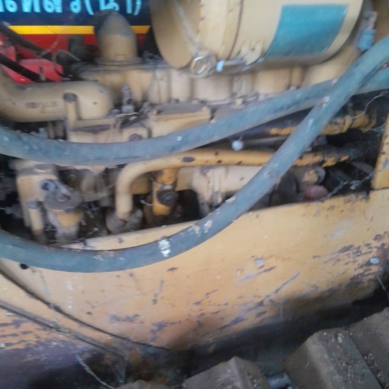 ขาย 275,000 รถแทรคเตอร์ CAT D 4 E แผ่นตีนเป็ด เครื่องดี เกียร์แรง ช่วงล่างดี รถพร้อมใช้งาน 