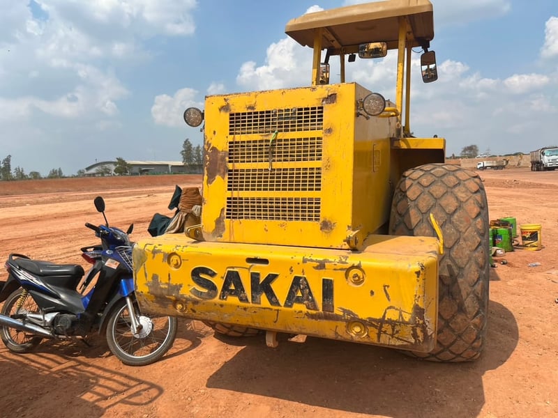 ขาย 550,000 รถบด 10 ตัน SAKAI SV 500 D 2 เพลา เล่มทะเบียน เครื่องดี ปั้มสั่นแรง เอวแน่น ยางดี