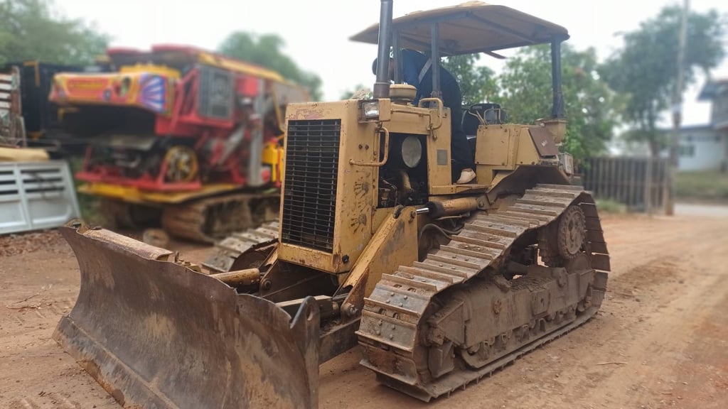 ขาย 395,000 รถแทรคเตอร์ CAT D 4 H เล่มทะเบียน เกียร์ตัดแรง เครื่องดี ช่วงล่างสวย รถพร้อมใช้งาน 