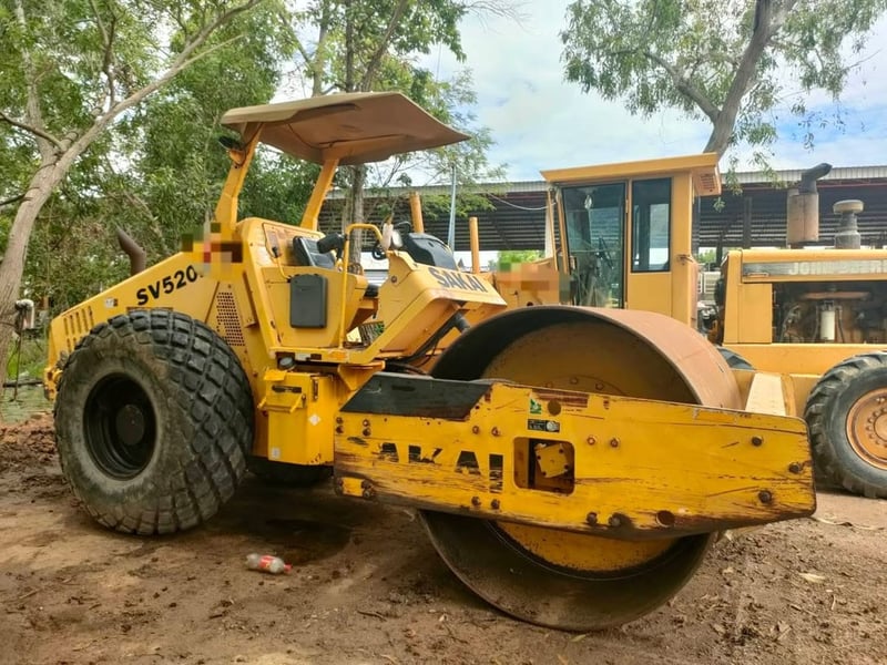 ขาย 1,130,000 รถบด สั่นสะเทือน 10 ตัน SAKAI SV520D รถบดอัดสั่นสะเทือน ล้อเหล็ก ( เรียบ )SAKAI SV520 D ปี 58 เครื่องยนต์ ISUZU 4 สูบ 112 แรง 2 เพลา ทำงาน 6,××× ชม. ขาย 1,130,000 รถบด สั่นสะเทือน 10 ตัน SAKAI SV520D รถบดอัดสั่นสะเทือน ล้อเหล็ก ( เรียบ )SAKAI SV520 D ปี 58 เครื่องยนต์ ISUZU 4 สูบ 112 แรง 2 เพลา ทำงาน 6,××× ชม.