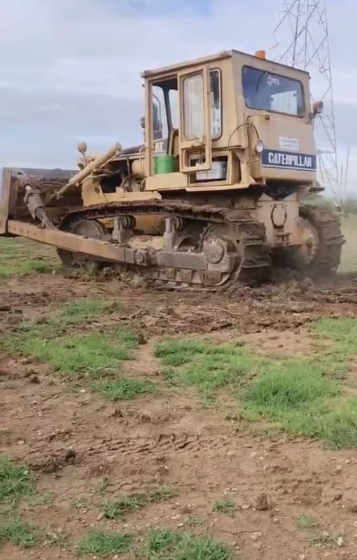 ขาย 950,000 รถแทรคเตอร์ เล่มทะเบียน 140 แรง CAT D 6 D เครื่องดี เกียร์แรง ช่วงล่างสวย รถพร้อมใช้งาน เล่มทะเบียนพร้อมโอน ขาย 950,000 รถแทรคเตอร์ เล่มทะเบียน 140 แรง CAT D 6 D เครื่องดี เกียร์แรง ช่วงล่างสวย รถพร้อมใช้งาน เล่มทะเบียนพร้อมโอน