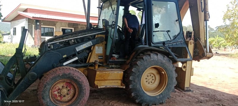 ขาย 195,000 รถหน้าตักหลังขุด CATERPILLAR 424 D 4X4 โฟวิล ขับเคลื่อน 4 ล้อ สภาพสวยพร้อมใช้งาน 