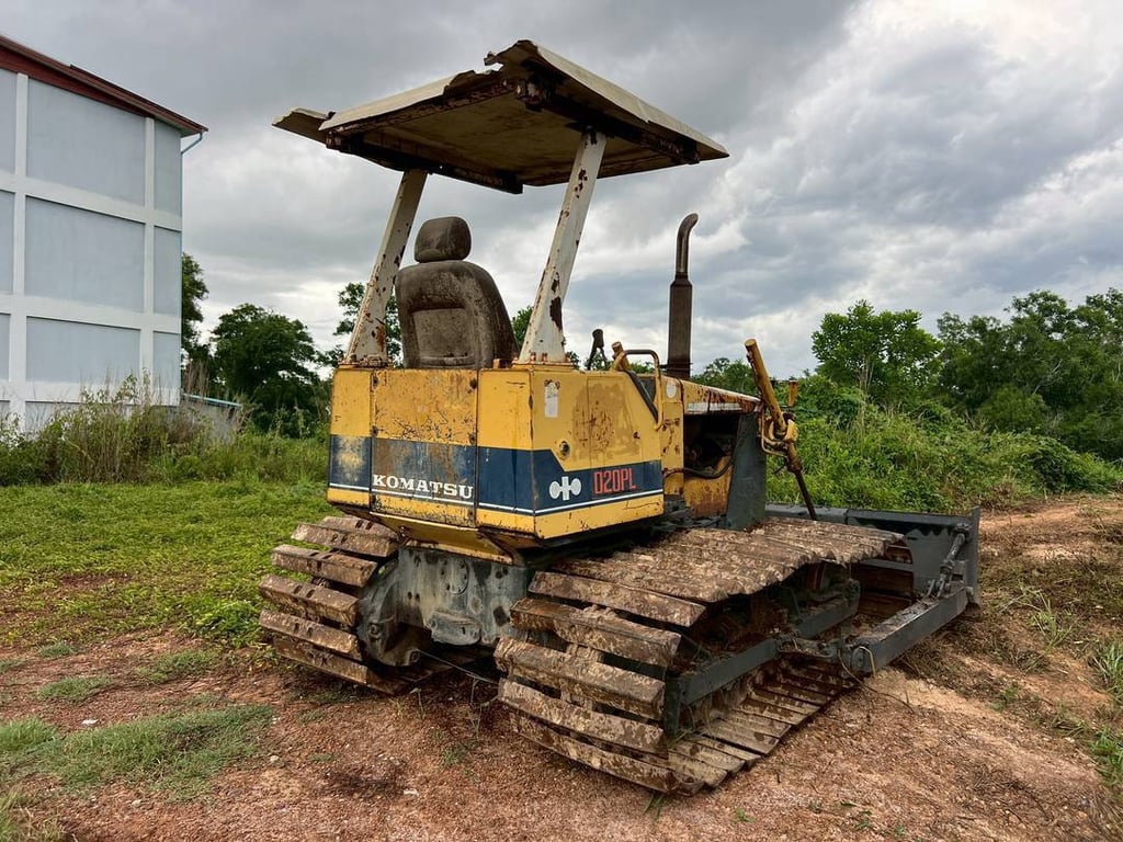 ขาย 180,000 รถแทรคเตอร์ KOMATSU D 20-6 PL ตีนเป็ด ยาว 70 ซม.เครื่องดี เกียร์แรง ช่วงล่างสวย ขาย 180,000 รถแทรคเตอร์ KOMATSU D 20-6 PL ตีนเป็ด ยาว 70 ซม.เครื่องดี เกียร์แรง ช่วงล่างสวย