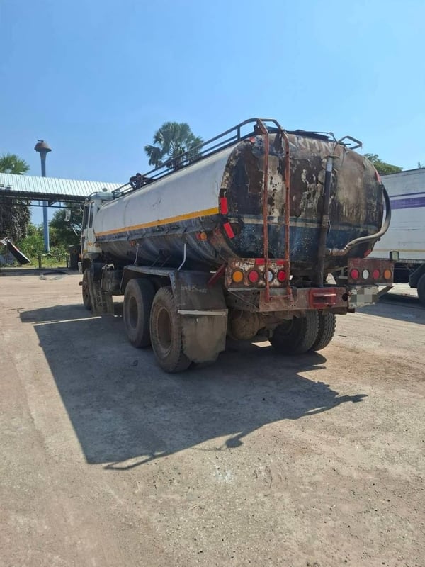 ขาย 425,000 รถ 10 ล้อบรรทุกน้ำ MITSUBISHI เครื่องดี ยางดี ครีชซีสวย ถัวน้ำสวย อุปกรณ์ดูด สเปรย์ 