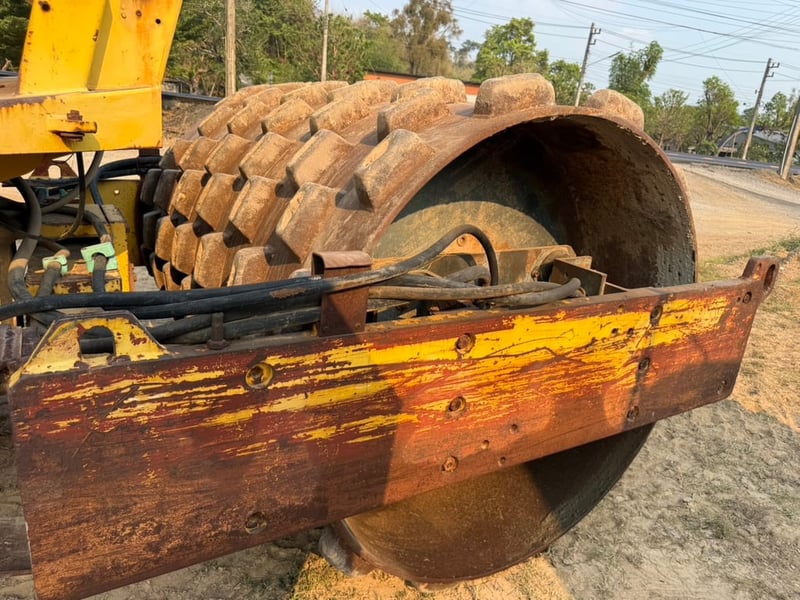 ขาย 275,000 บดสั่นสะเทือน 10 ตัน  วายโบแมค 2000 W1102 D  2 เพลา เปลือกหนาม 