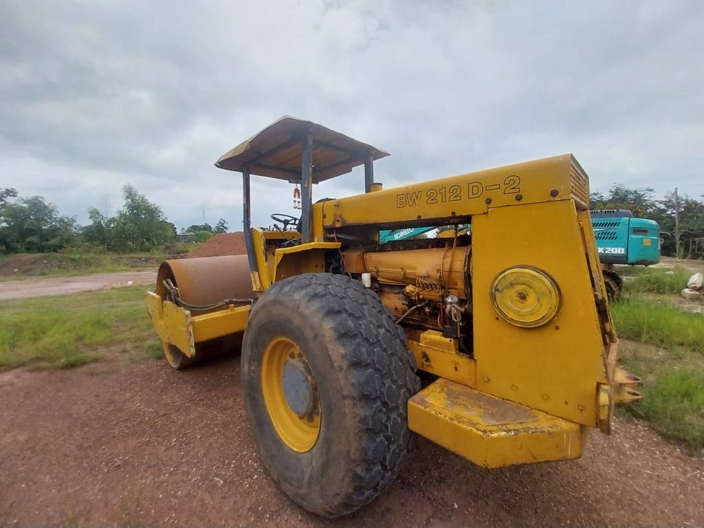 ขาย 335,000 รถบด 10 ตัน BOMAG 212D-2 เครื่องดี 2 เพลา ปั้มสั่นแรง เอวแน่น ยางดี ขาย 335,000 รถบด 10 ตัน BOMAG 212D-2 เครื่องดี 2 เพลา ปั้มสั่นแรง เอวแน่น ยางดี