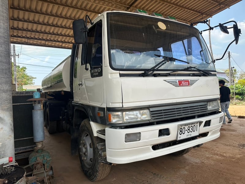ขาย 550,000 รถ 10 ล้อ บรรทุกน้ำ เพลาเดียว HINO FM1 M หัวบาง ยางดี ครีชซีสวย อุปกรณ์ดูดน้ำ สเปรย์หลัง ขาย 550,000 รถ 10 ล้อ บรรทุกน้ำ เพลาเดียว HINO FM1 M หัวบาง ยางดี ครีชซีสวย อุปกรณ์ดูดน้ำ สเปรย์หลัง