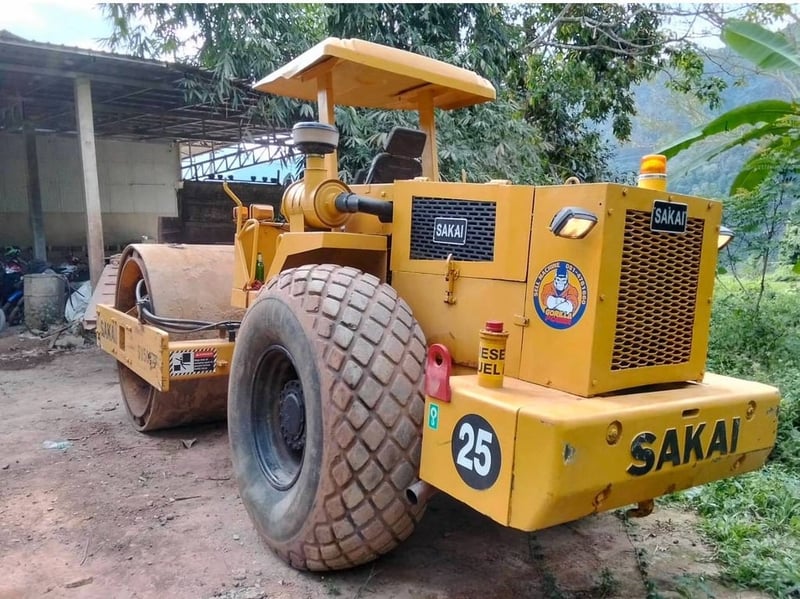 #ขายสวยถูก  650,000 รถบดยอดนิยม 10 ตัน SAKAI SV 500 TF 2 เพลา 2 เปลือก เรียบหุ้มหนาม เครื่องดี ปั้มสั่นแรง เอกสารเล่มทะเบียน