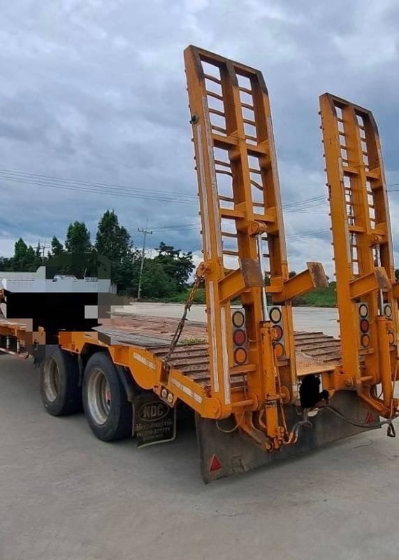 ขาย 295,000 หางโรเบท 2 เพลา พร้อมบรรไดไฮดอลิค ขึ้นรถ ครัชซีสวย กว้าง 2.50 เมตร ยาว 12.50 เมตร 