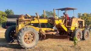 ขาย 195,000 รถเกรด เล่มทะเบียน KOMATSU GD600R ใบมีด 12 ฟุตรฃ เครื่องเกียร์ดีปั๊มแรง ระบบดีรถพร้อมใช้งาน 