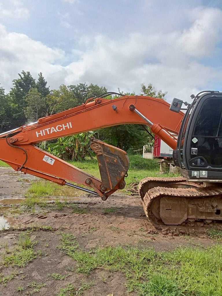 ขาย 890,000 HITACHI ZX 200-5 G เล่มทะเบียน ไฟฟ้าครบ เครื่องดี ปั้มแรง เอวแน่น ช่วงล่างดี 
