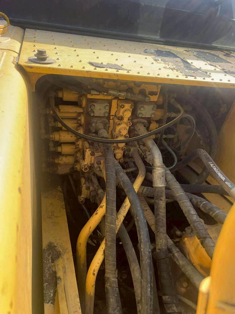 ขาย 790,000 KOMATSU  pc 200-8 mo จอเหลือง กล้องหลัง ไฟฟ้าครบ เครื่องดี ปั้มแรง เอวแน่น ช่วงล่างสวย เอกสารแจ้งจำหน่าย รถพร้อมใช้งาน สนใจติดต่อได้ครับ 090-772-3710 090-772-3708