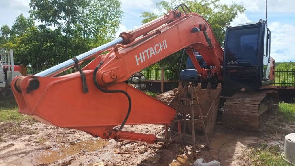 ขาย 750,000 บาท  HITACHI ZX200-5G  รถสวยพร้อมใช้งาน 