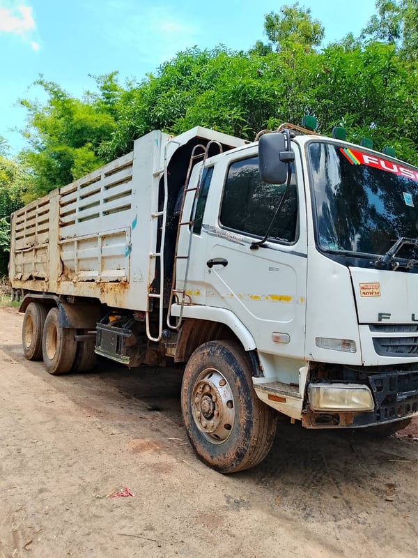 ขาย 495,000 รถ 10 ล้อดั้ม 2 เพลา  MITSUBISHI FN62FM 270 แรง EURO 3  หัวบาง ยางดี ครัชซีสวย รถพร้อมใช้งาน สนใจติดต่อได้ครับ 090-772-3710 090-772-3708