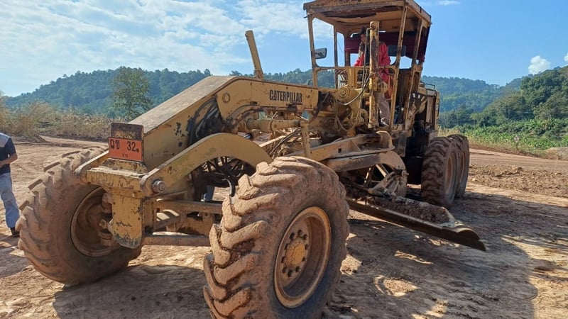 ขาย 680,000 รถเกรด CAT 140 G 4000 เครื่องดี เกียร์แรง ยางดี 