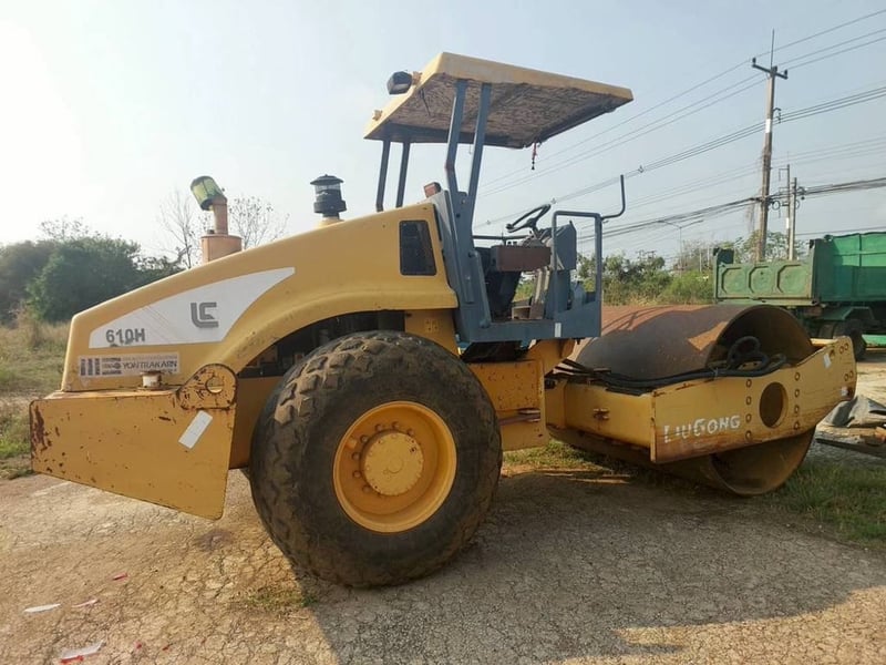 ขาย 495,000 รถบด 10 ตัน LIUGONG 610H เครื่องดี ปั้มสั่นสะเทือนแรง เอวแน่น ยางดี  2 เปลือก 2 เพลา หนามหุ้มเรียบ รถพร้อมใช้งาน เอกสารแจ้งจำหน่าย 