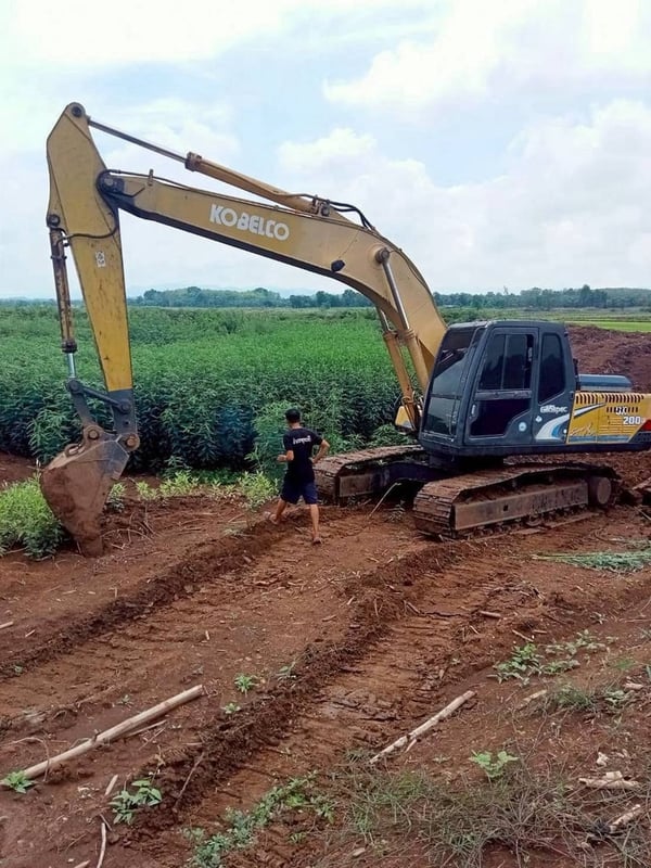 ขาย 295,000 KOBELCO SK 200 mark 3 เครื่องดี ปัไฟ้มแรงเอวแน่น ไฟฟ้าครบ ช่วงล่างเต็ม รถพร้อมใช้งาน 