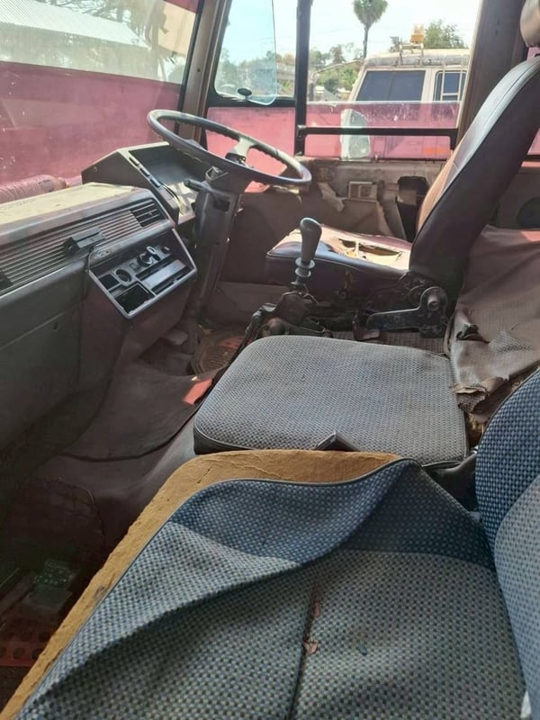 ขาย 425,000 รถ 10 ล้อบรรทุกน้ำ MITSUBISHI เครื่องดี ยางดี ครีชซีสวย ถัวน้ำสวย อุปกรณ์ดูด สเปรย์ 