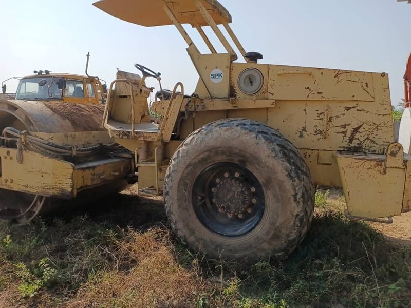 ขาย 595,000 รถบด 10 ตัน SAKAI 2 เพลา 2 เปลือกเรียบหุ้มหนาม เครื่องดีปั้มสั่นแรง เอวแน่น ยางดร รถพร้อมใช้ เล่มทะเบียนพร้อมโอน 