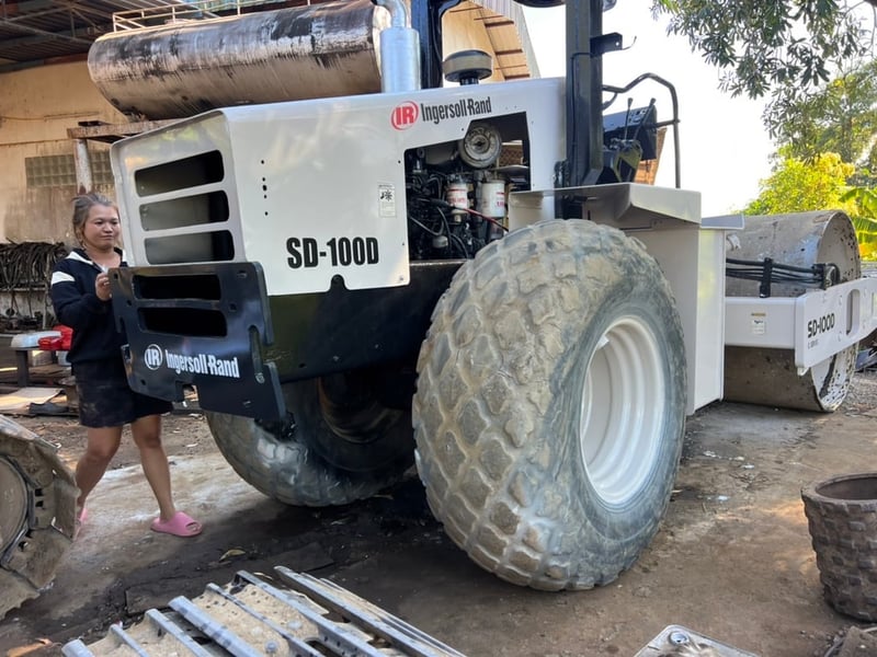 ขาย 650,000 รถบด 10 ต้น เล่มทะเบียน INGERSOLL-RAND SD100D 2 เพลา เครื่องดี ปั้มสั่นแรง เอวแน่น ยางดี ภาษีเต็ม