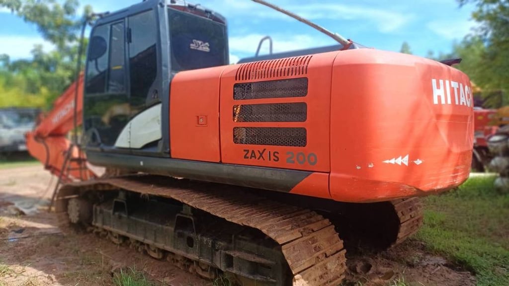 ขาย 750,000 บาท  HITACHI ZX200-5G  รถสวยพร้อมใช้งาน 