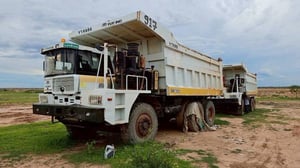 ขาย 780,000 รถบรรทุกดั้มยัก  YUTONG.  YTK 89 A เครื่อง  WEICHAI  424 แรงม้า ปี 63 บรรทุก สูงสุดใด้ 60 ตัน รถสวยพร้อมใช้ เอกสารอินวอยท์ 