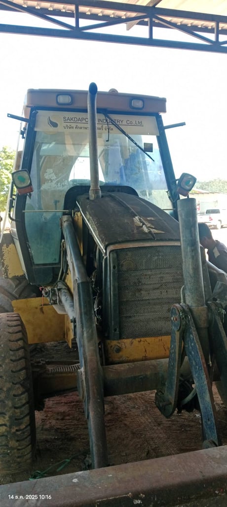 ขาย 195,000 รถหน้าตักหลังขุด CATERPILLAR 424 D 4X4 โฟวิล ขับเคลื่อน 4 ล้อ สภาพสวยพร้อมใช้งาน 