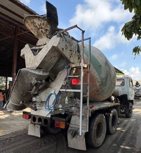 #ขายถูกด่วน 299,000  รถโม่ปูน 10 ล้อ 2 เพลา โม่ปูน 7Q Nissan Cwm430-230 แรง  -หัวบางเดิม ภายในครบ  -ยางดี แชสชีพอใช้   -เครื่อง PE6-230 แรง  -เอกสารเล่มทะเบียนพร้อมโอน สนใจติดต่อได้ครับ 090-772-3710 090-772-3708