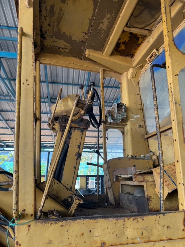 ขาย 580,000 รถเกรด CAT 12 G 61 M 6526 เครื่องดี เกียร์แรง ยางดี ขาย 580,000 รถเกรด CAT 12 G 61 M 6526 เครื่องดี เกียร์แรง ยางดี