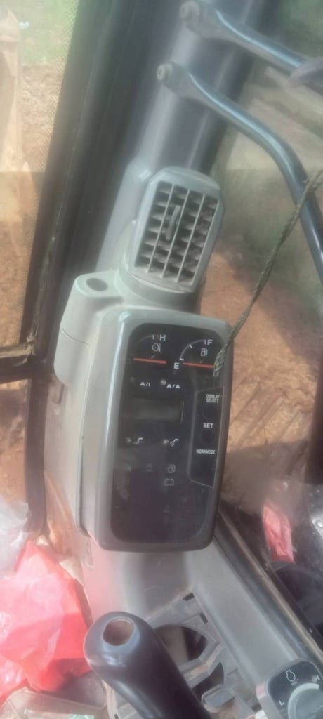 ขาย 490,000 HITACHI ZX 200-1 เล่มทะเบียน ไฟฟ้าครบ เครื่องดี ปั้มแรง เอวแน่น ช่วงล่างแน่น ขาย 490,000 HITACHI ZX 200-1 เล่มทะเบียน ไฟฟ้าครบ เครื่องดี ปั้มแรง เอวแน่น ช่วงล่างแน่น