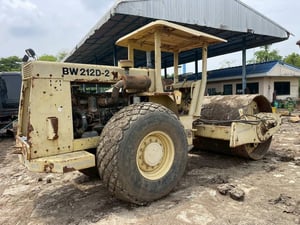 ขาย 395,000 รถบด 10 ตัน 2 เพลา BOMAG BW212 D2 🚩 เครื่อง MITSUBISHI 6D16-220 แรง 🚩 ระบบ สั่นหยาบ-ละเอียด พร้อมใช้  🚩 เอกสารเล่มทะเบียนพร้อมโอน สนใจติดต่อได้ครับ 090-772-3710 090-772-3708