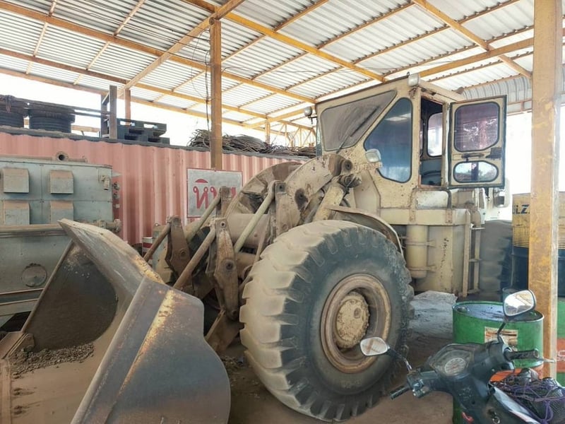 ขาย XXX,XXX รถตักล้อยาง  CAT 966C มี 2 คัน    รถตักล้อยาง CAT 966C เครื่องยนต์ CAT 3306(6 สูบ)170 แรงม้า